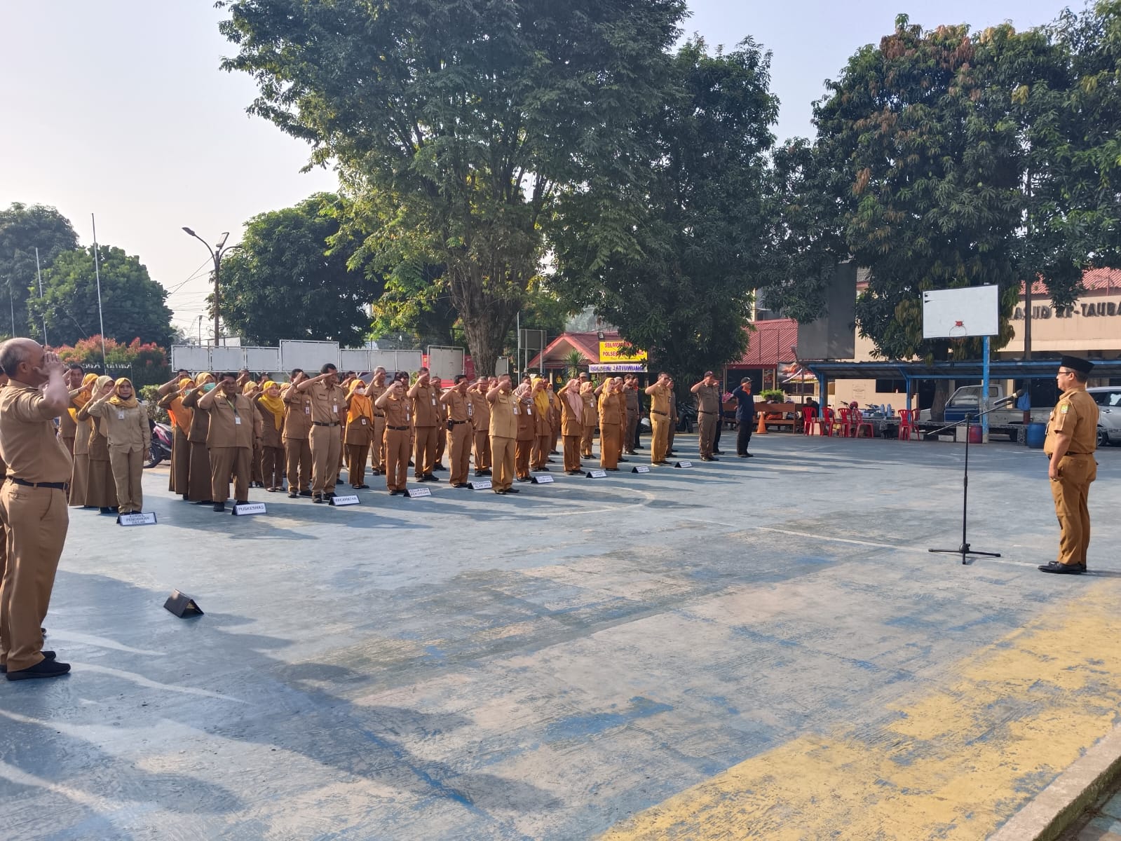 Sekcam Jatiuwung pimpin apel pagi pegawai OPD Kecamatan Jatiuwung