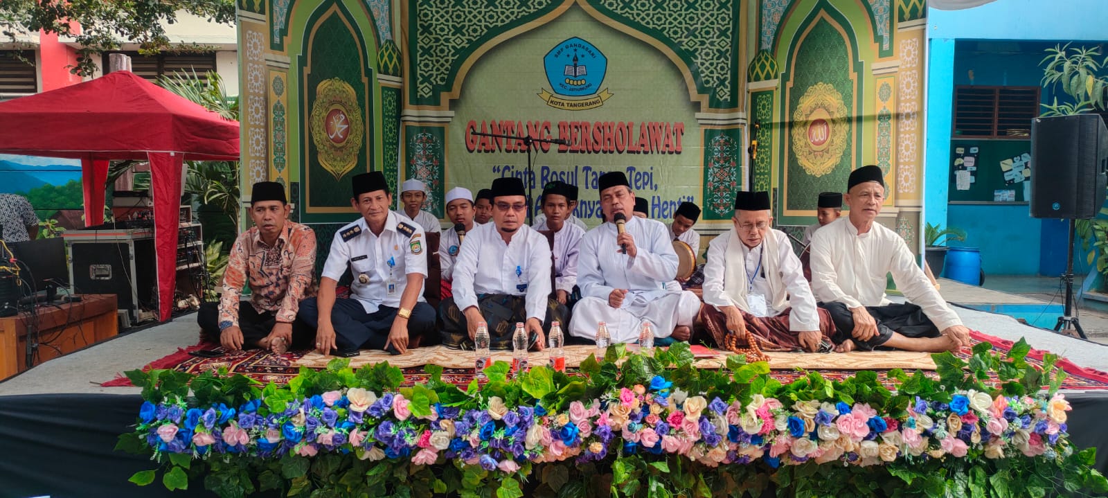 Camat Jatiuwung menghadiri acara Gantang Bershalawat di SMP Gandasari