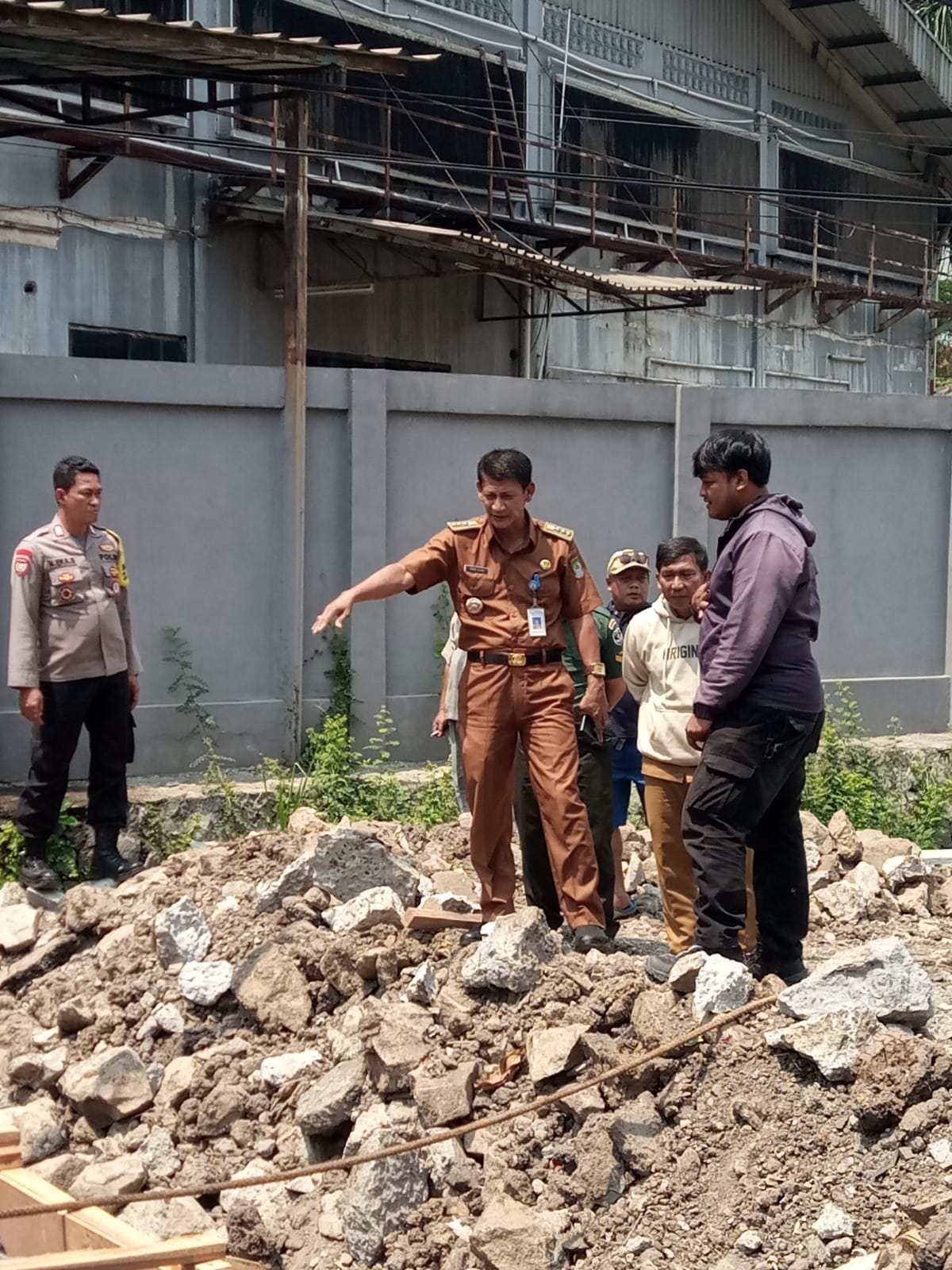 Camat Jatiuwung tinjau pembangunan jembatan di wilayah Kelurahan Gandasari