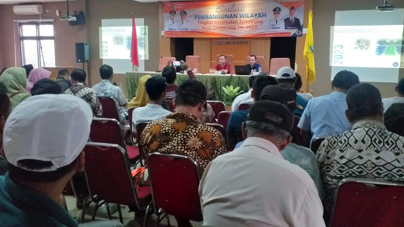 Kegiatan evaluasi dan pembinaan ekonomi pembangunan Kecamatan Jatiuwung