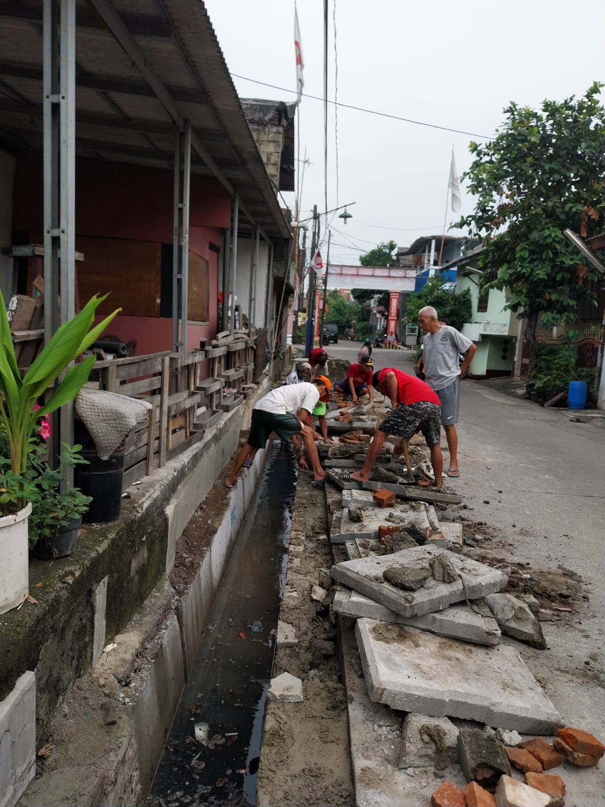 Giat kerja bakti serempak di wilayah Kecamatan Jatiuwung