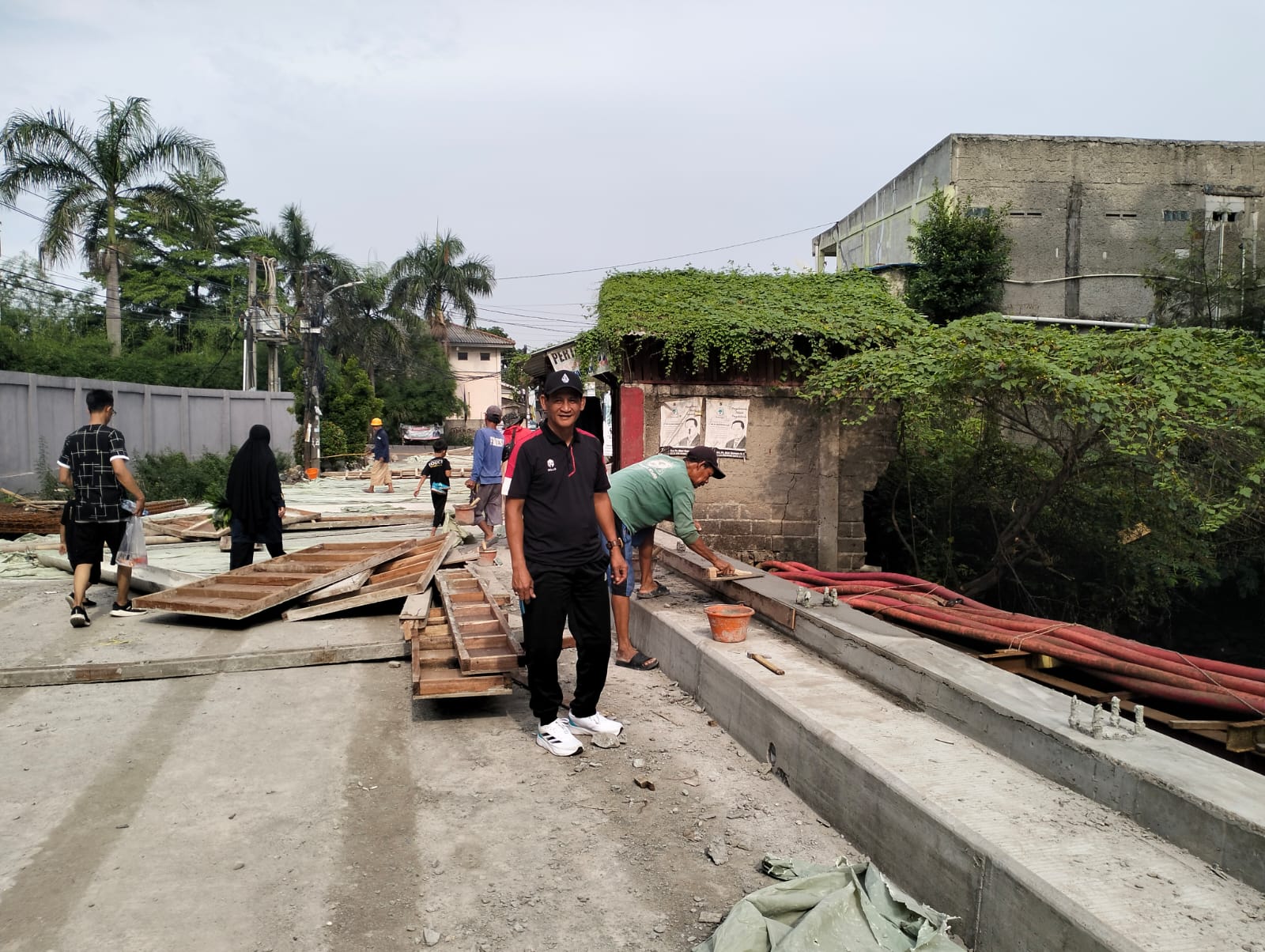 Camat Jatiuwung tinjau progres pembangunan jembatan AMD raya Kel.Gandasari