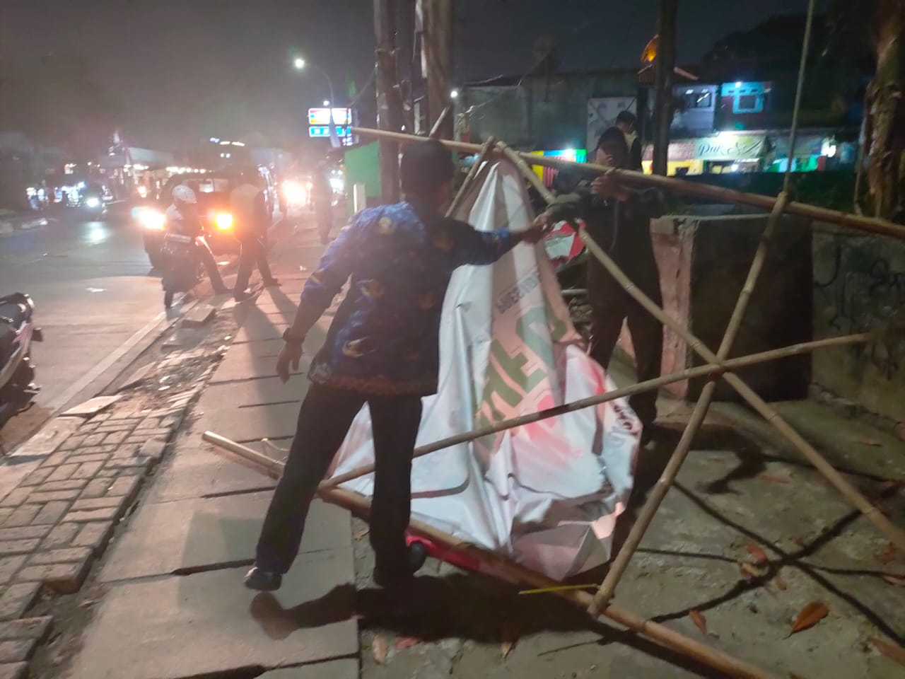 Giat Penertiban APK Disekitar Jl.Gatot Subroto KM.5