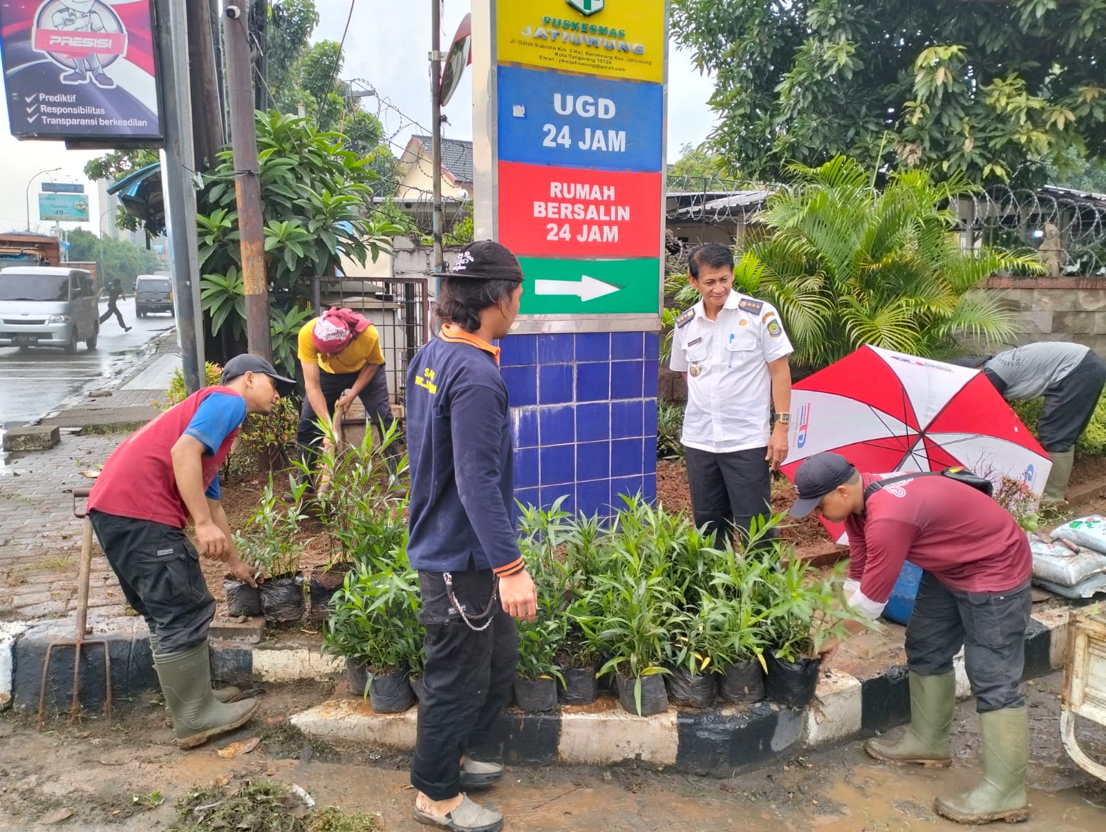 Giat Percantik Taman Kantor Kecamatan Jatiuwung