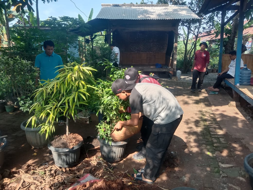 Persiapan Penghijauan Kantor Kecamatan Jatiuwung dan Median Jalan