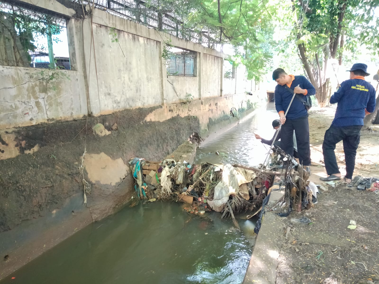 Giat Satgas Kecamatan Jatiuwung Melakukan Normalisasi Kali Sabi