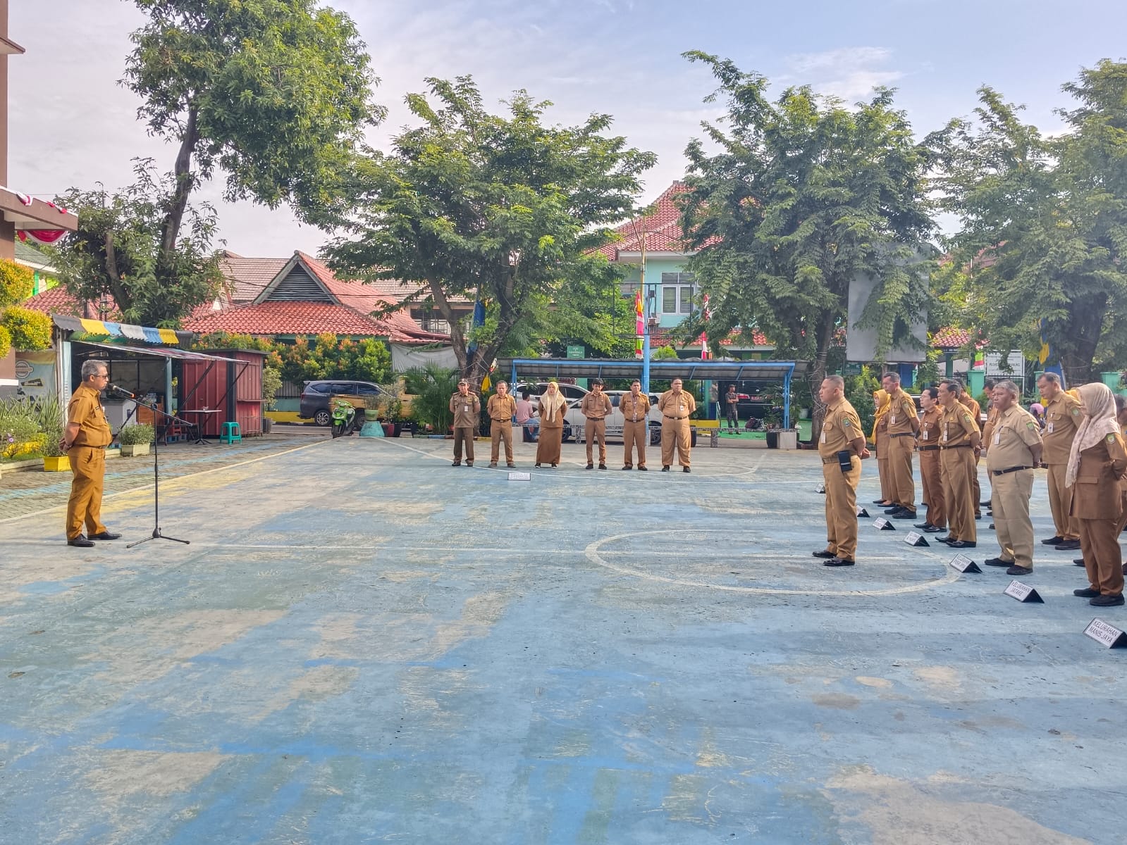 Giat Apel Senin Pagi Lingkup OPD Kecamatan Jatiuwung