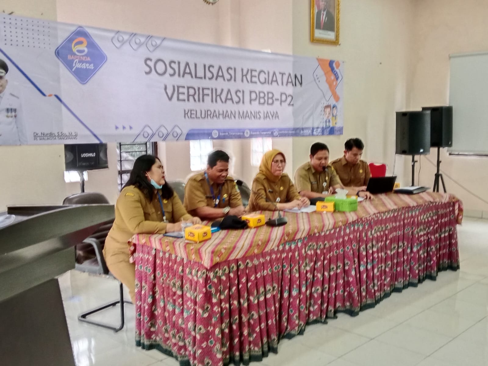 Sosialisasi Kegiatan Verifikasi PBB-P2 di Aula Kantor Kelurahan Manis Jaya