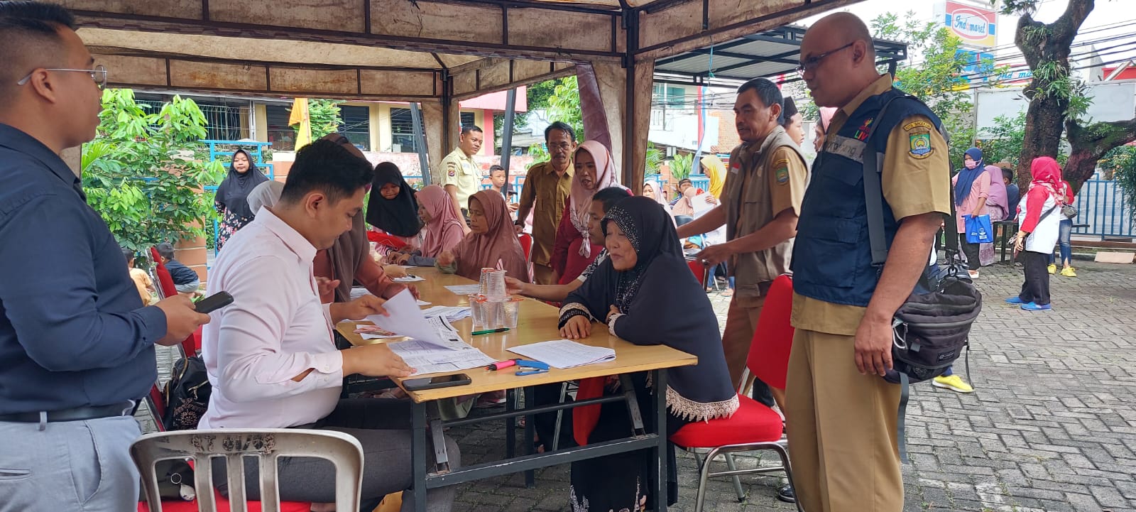 Penyaluran Bantuan Sosial Tunai Bagi Masyarakat Rentan Miskin Terlantar Tahap 1 Tahun 2014 di WIlayah Kecamatan Jatiuwung