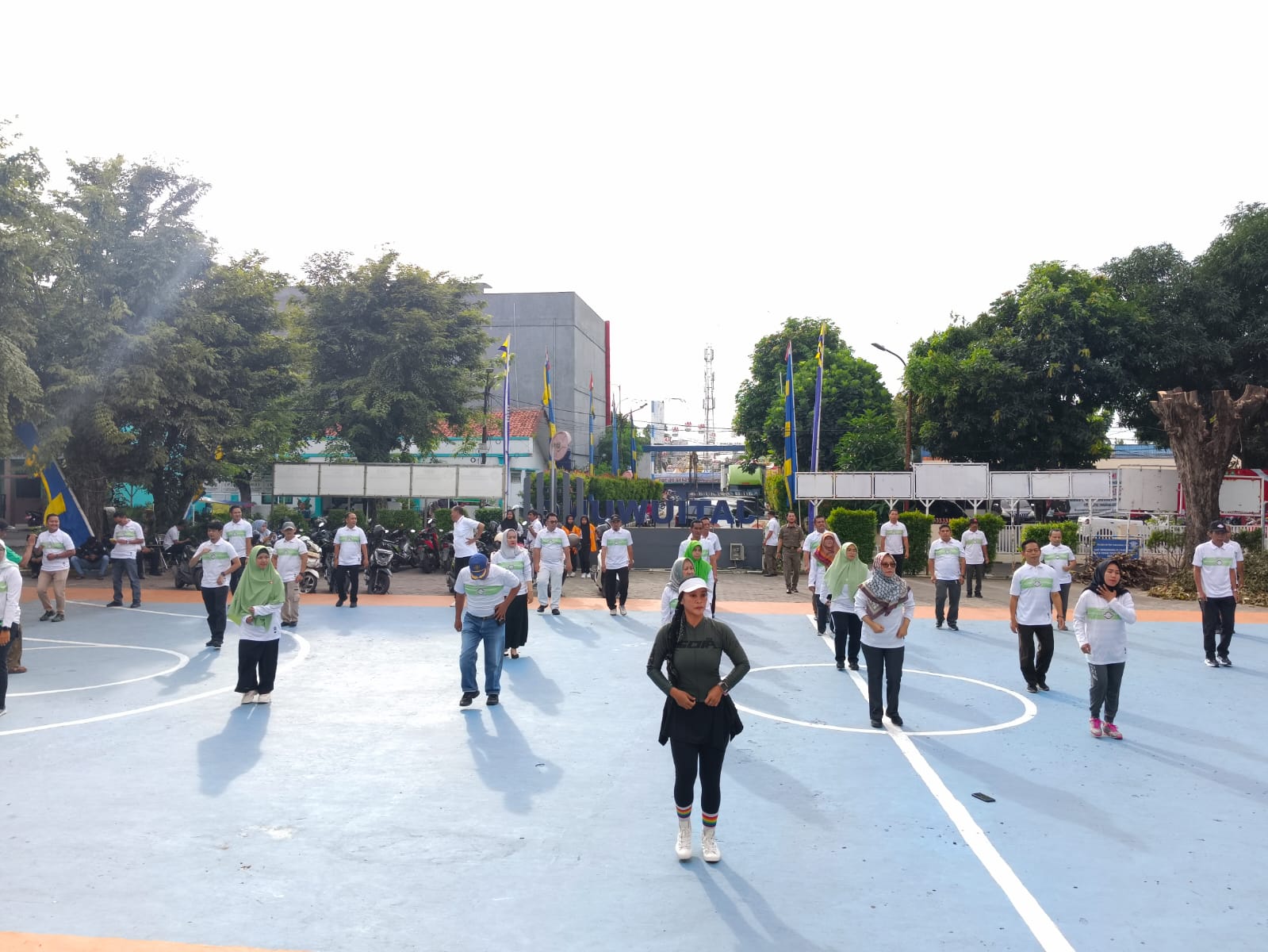 Giat Senam Bugar Pegawai Kecamatan Jatiuwung