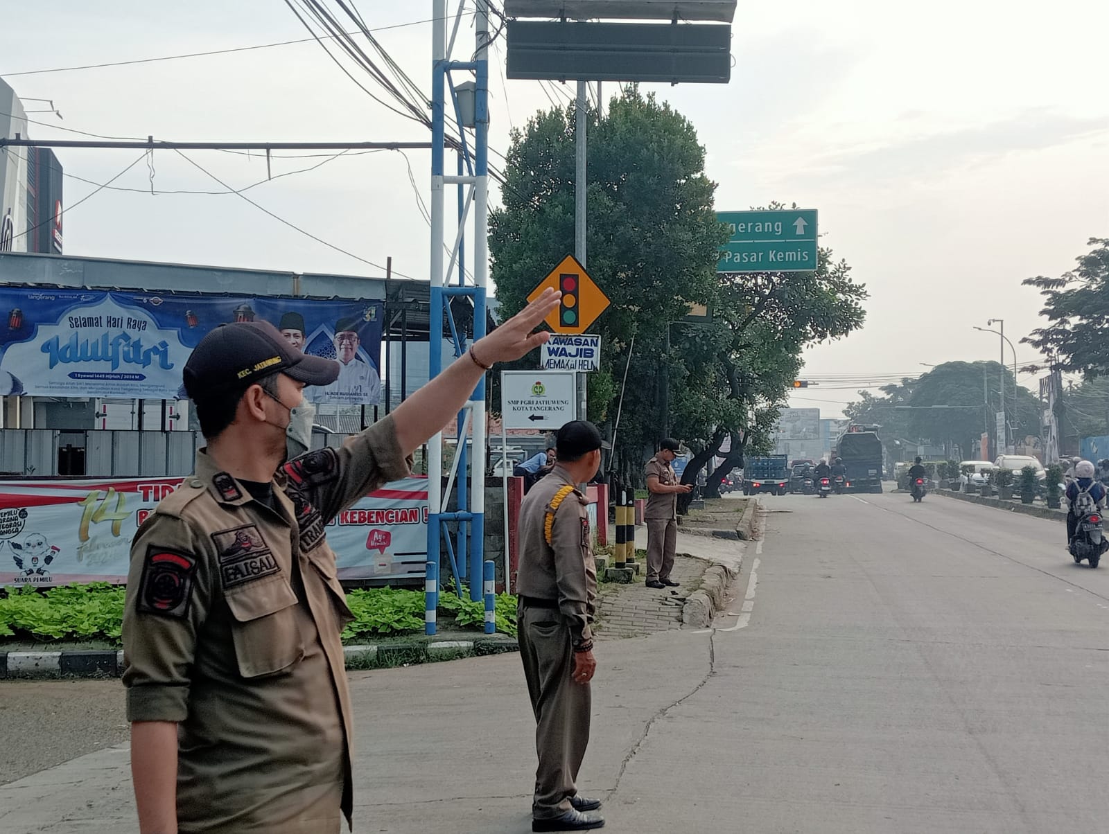 Giat Trantib Kecamatan Jatiuwung Menertibkan Arus Lalu Lintas 