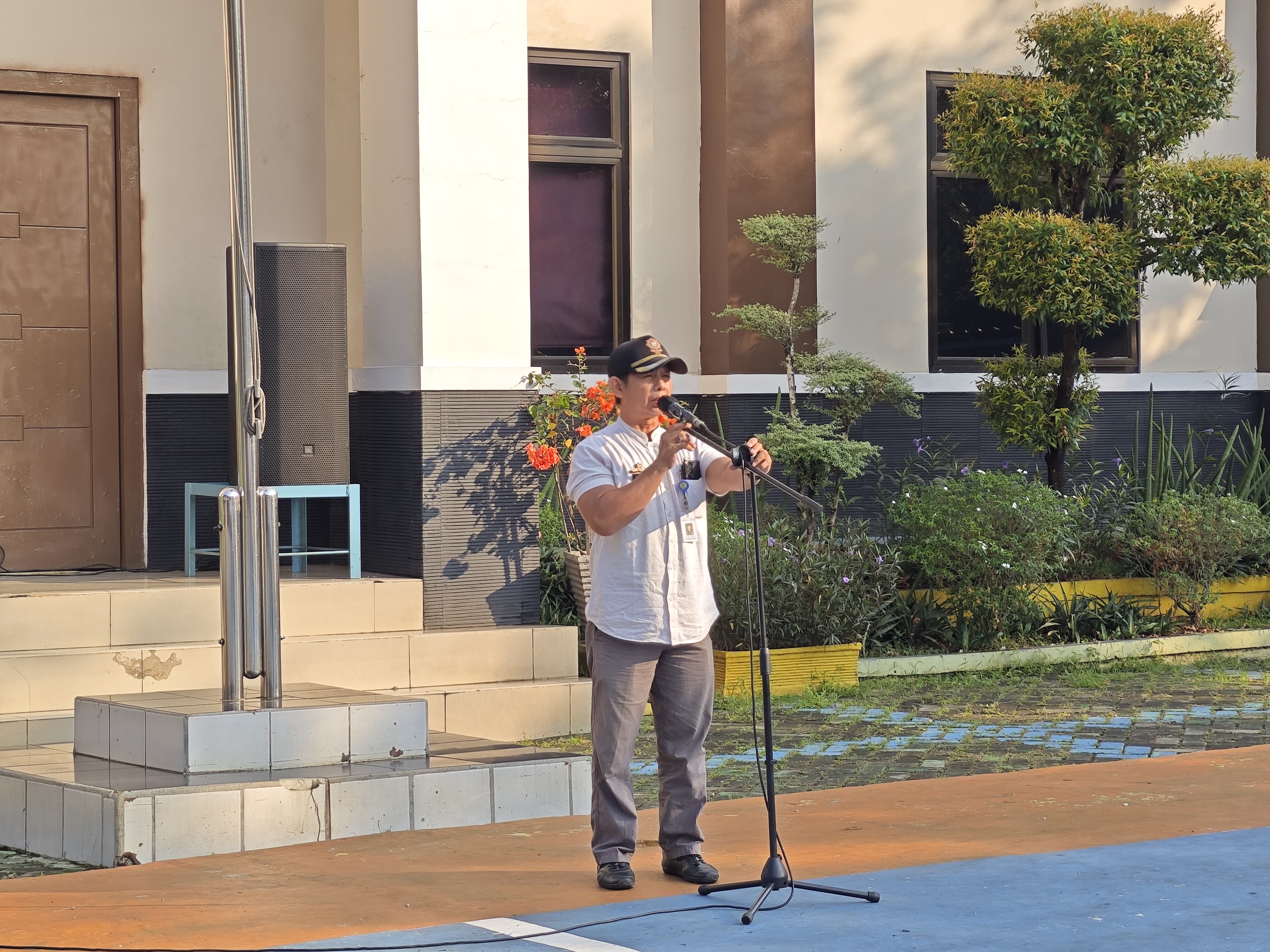 Giat Apel Jumat Pagi Pegawai Kecamatan Jatiuwung