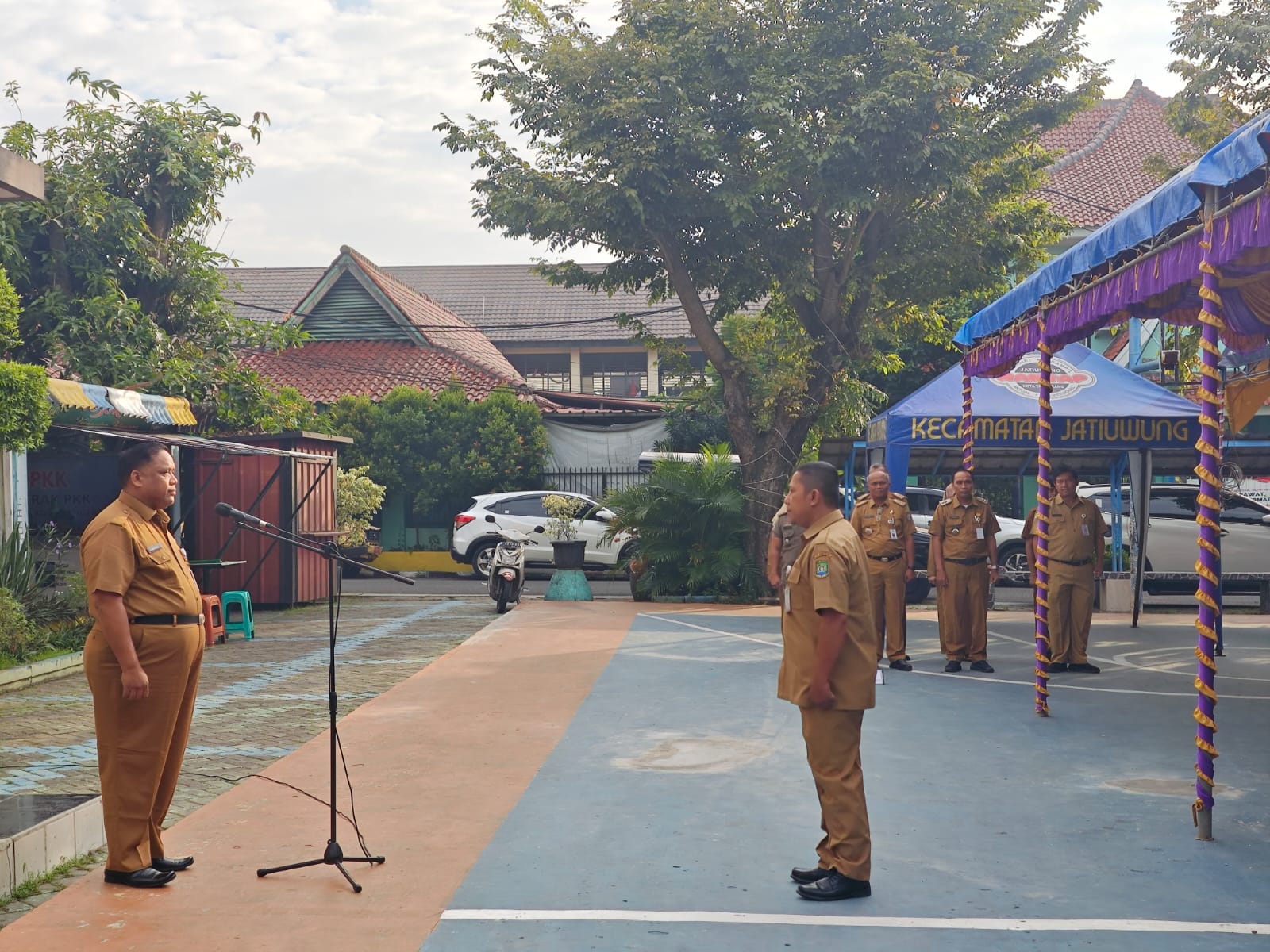 Giat Apel Senin Pagi Pegawai Kecamatan Jatiuwung