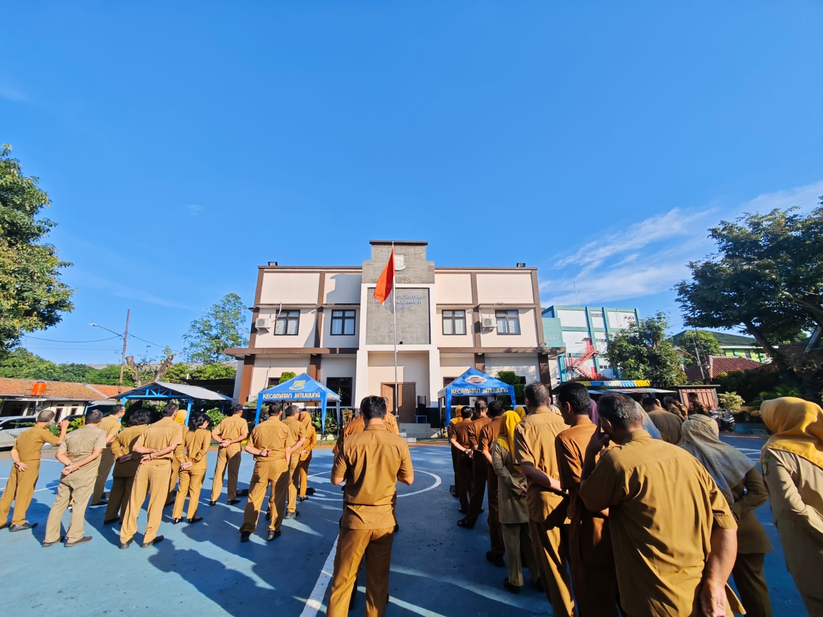 Giat Apel Senin Pagi Pegawai Kecamatan Jatiuwung