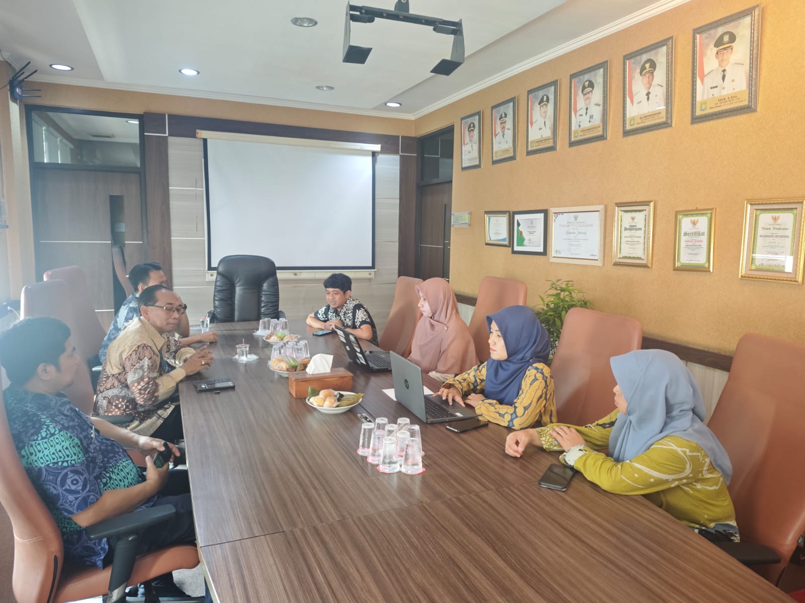 Menerima kunjungan DPAD Kota Tangerang dalam rangka Audit Sistem Kearsipan Internal Tahun 2024