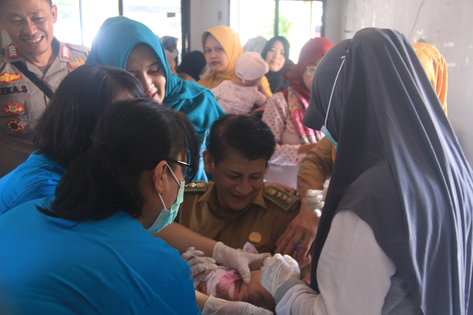 Pekan Imunisasi Nasional (PIN) Polio tahap pertama digelar serentak di wilayah Kecamatan Jatiuwung