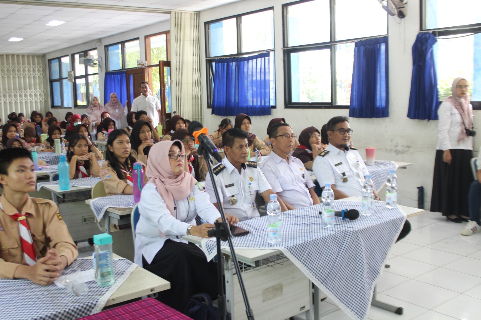 Hadiri Makan Bergizi Gratis (MBG) di SMPN 31 Kelurahan Alam Jaya