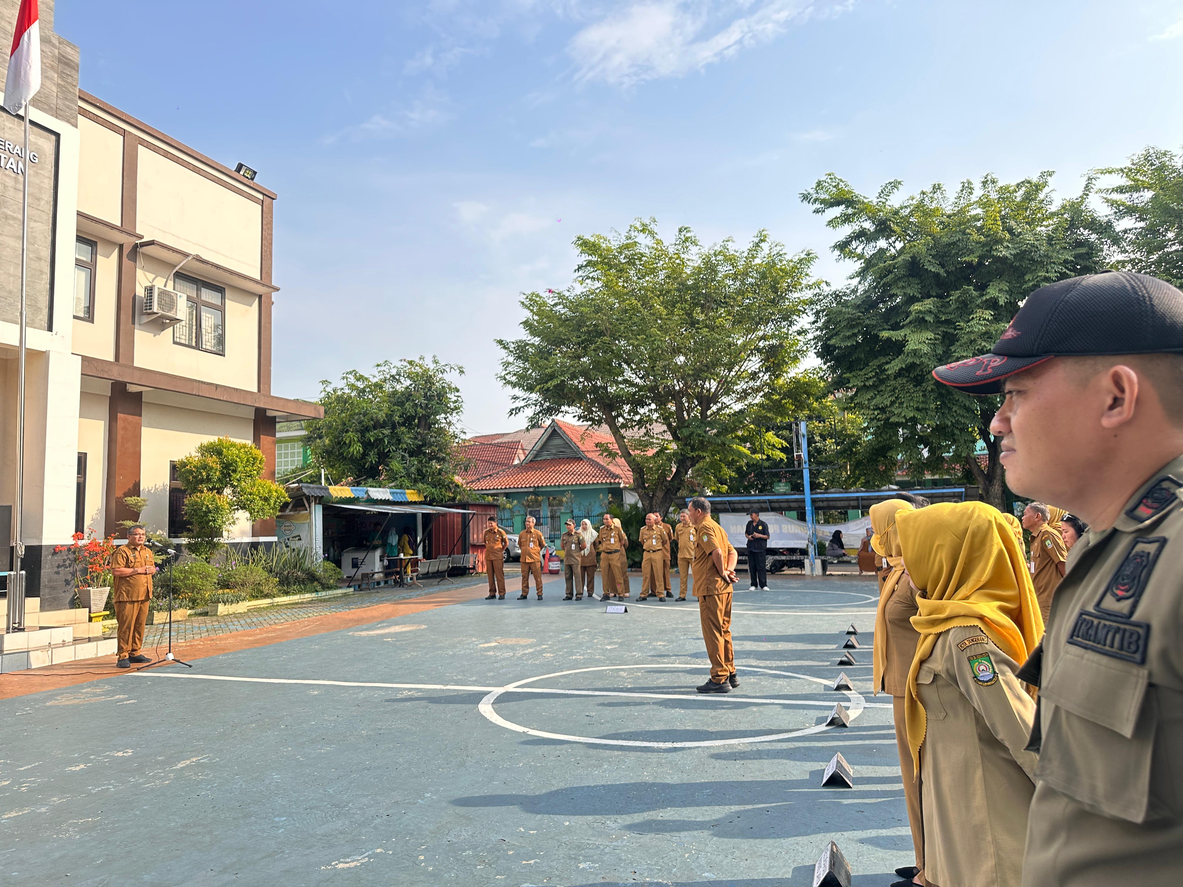 Apel Senin Pagi Dipimpin Oleh Kasi Ekbang Kelurahan Pasir Jaya