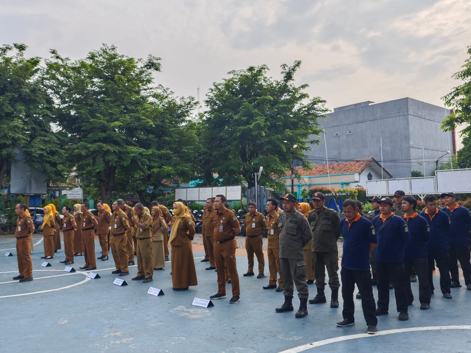 Giat Apel Senin Pagi Pegawai Kecamatan Jatiuwung