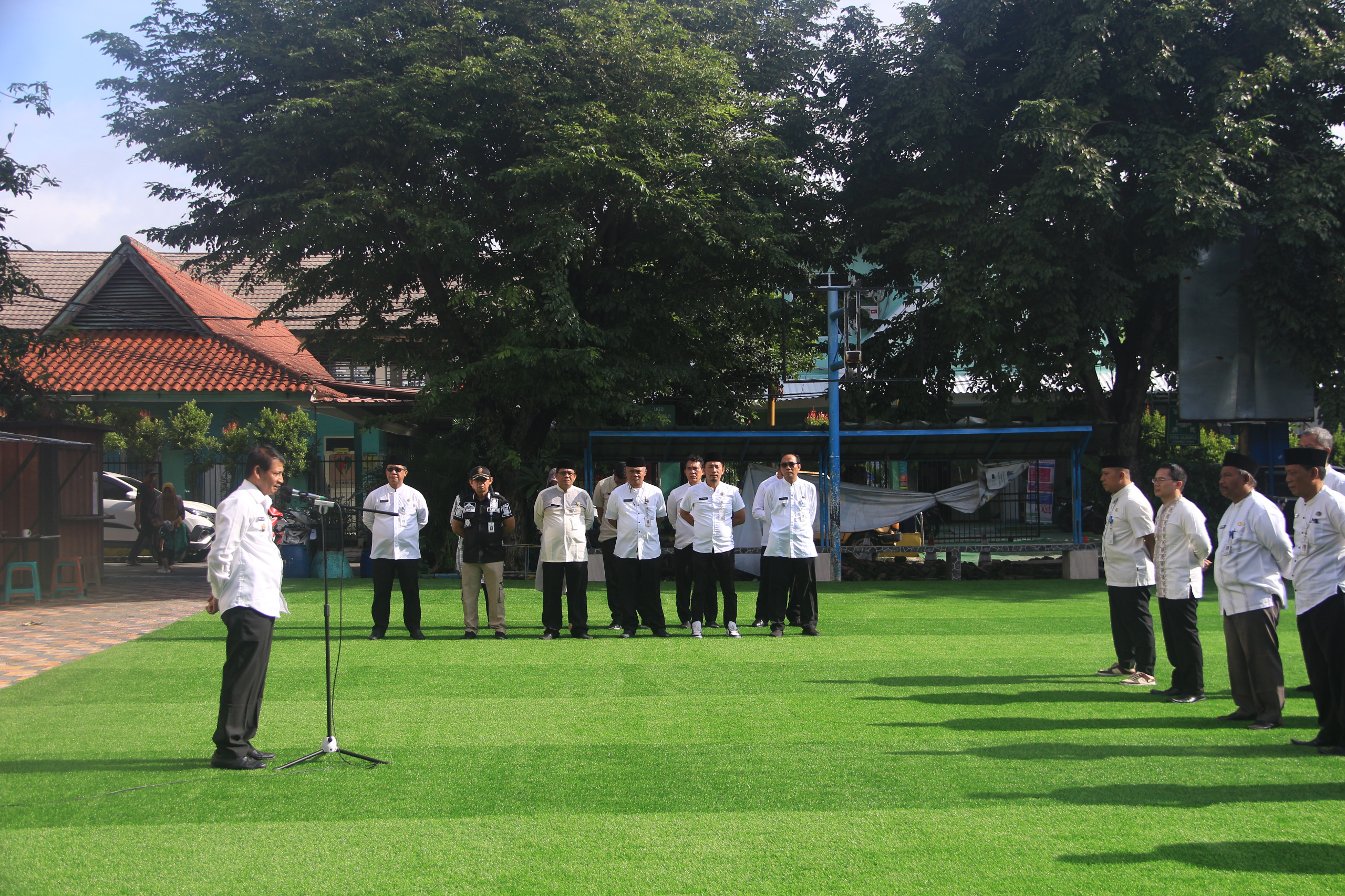 Giat Apel Jumat Pagi Pegawai Kecamatan Jatiuwung