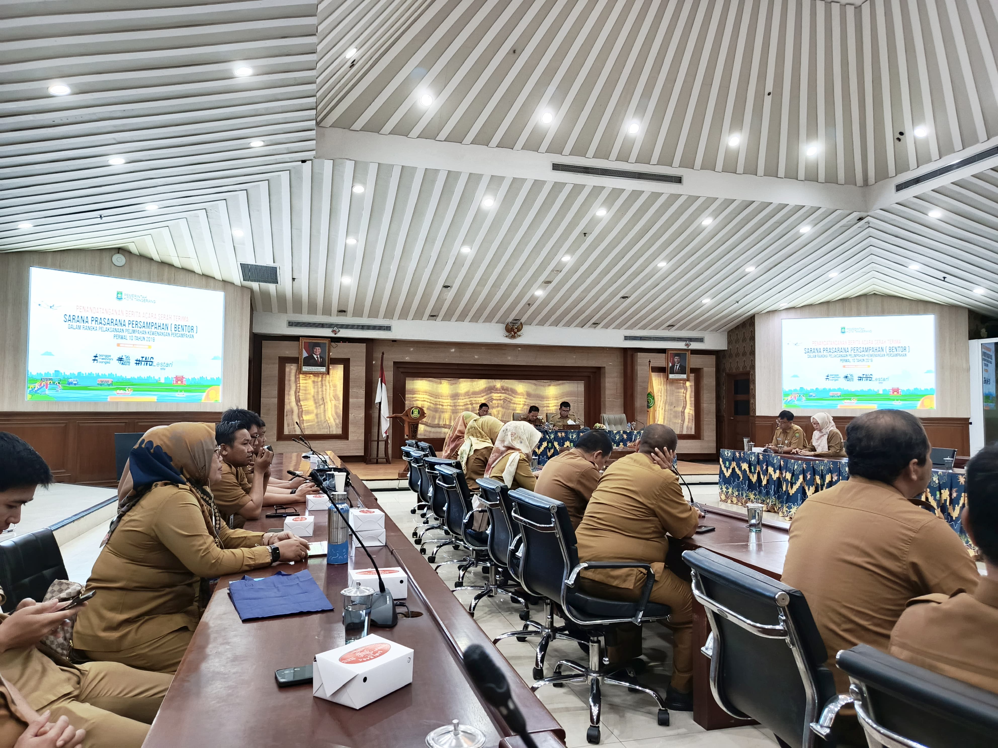 Rapat Koordinasi Penandantangan BAST Sarpras Persampahan  di R. Akhlaqul Karimah