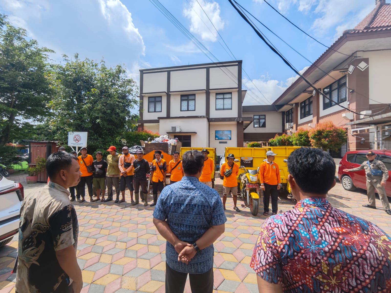 Serah Terima Kendaraan Bentor Persampahan dari Dinas Lingkungan Hidup Kota Tangerang