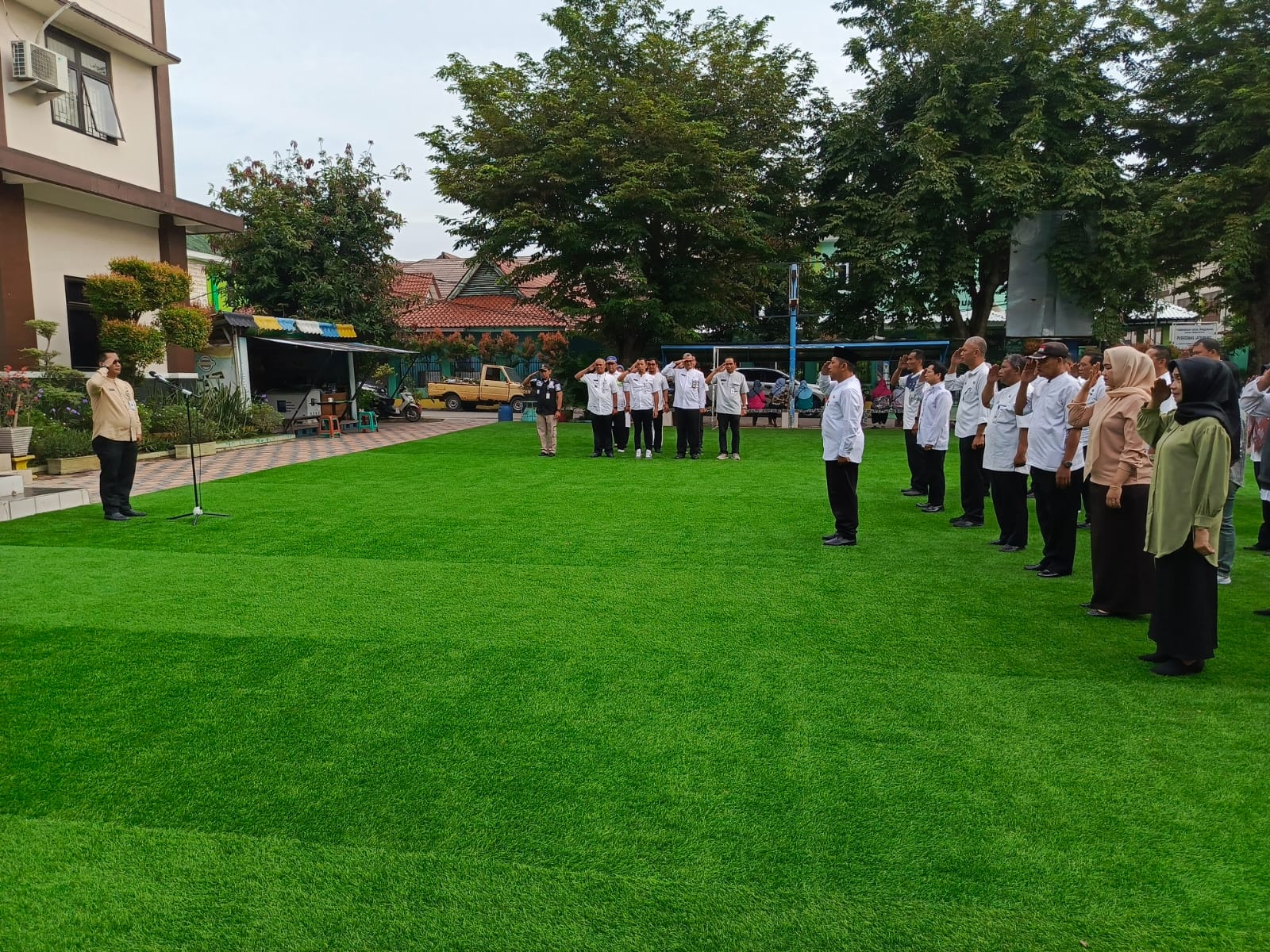 Giat Apel Jumat Pagi Pegawai Kecamatan Jatiuwung