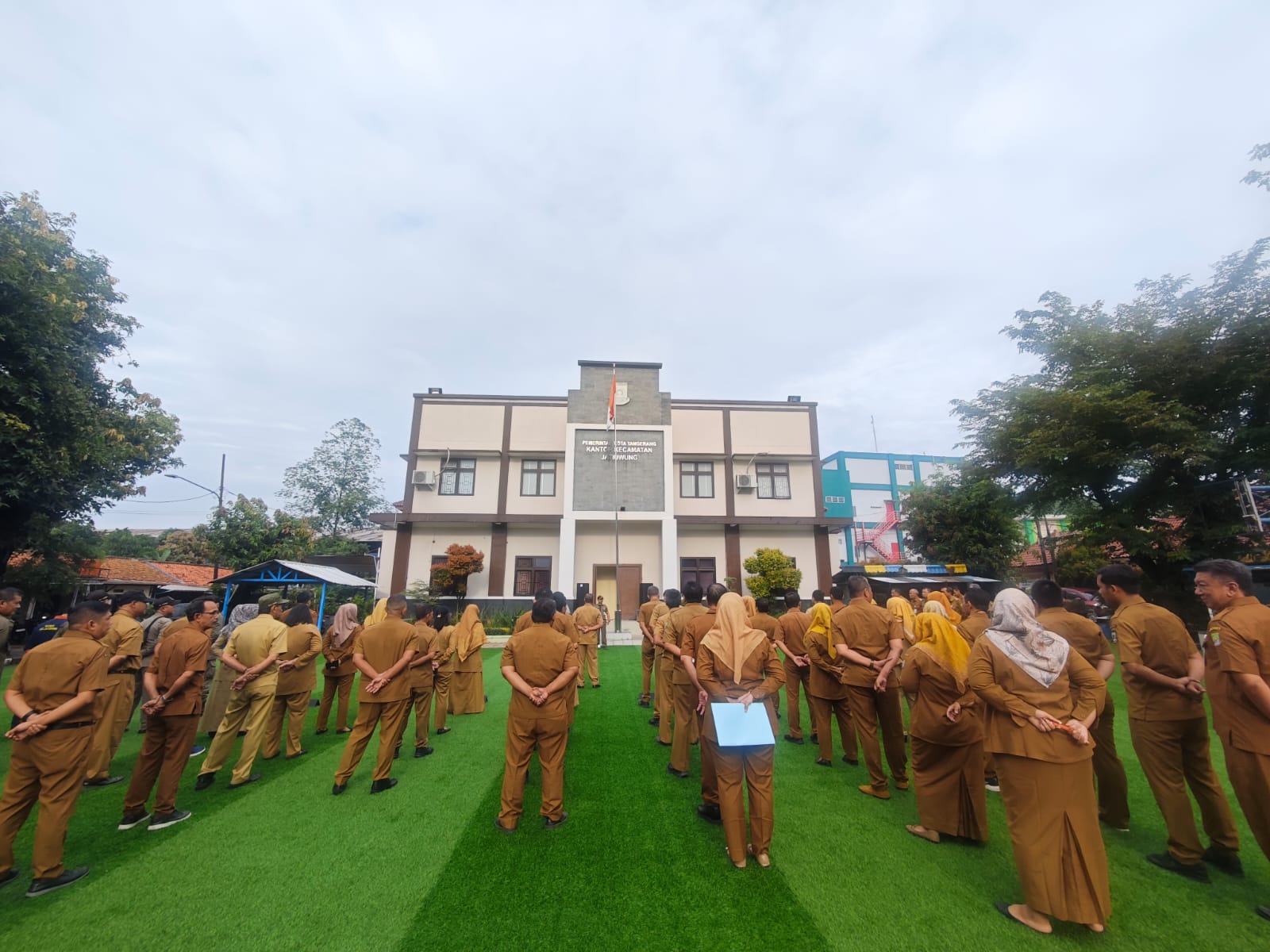 Giat Apel Senin Pagi Pegawai Kecamatan Jatiuwung