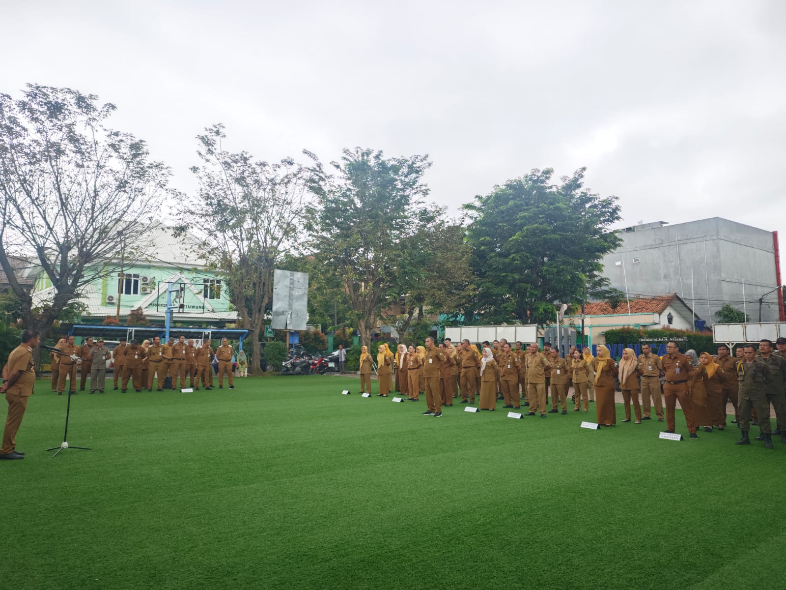 Giat Apel Senin Pagi Pegawai Kecamatan Jatiuwung