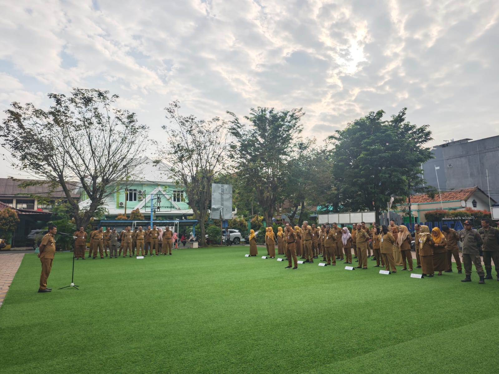 Giat Apel Senin Pagi Pegawai Kecamatan Jatiuwung