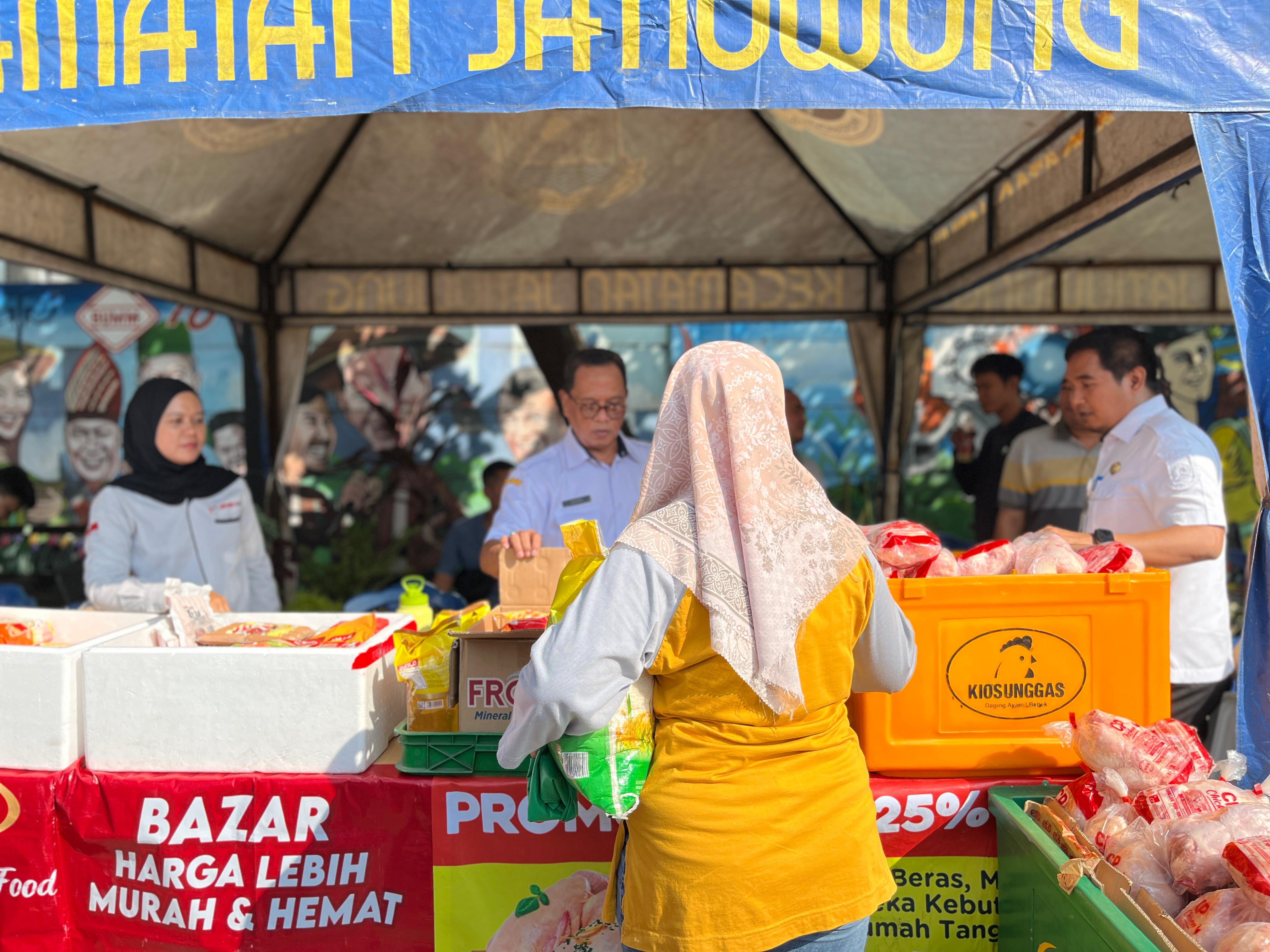 Gerakan Pangan Murah di Kelurahan Alam Jaya 